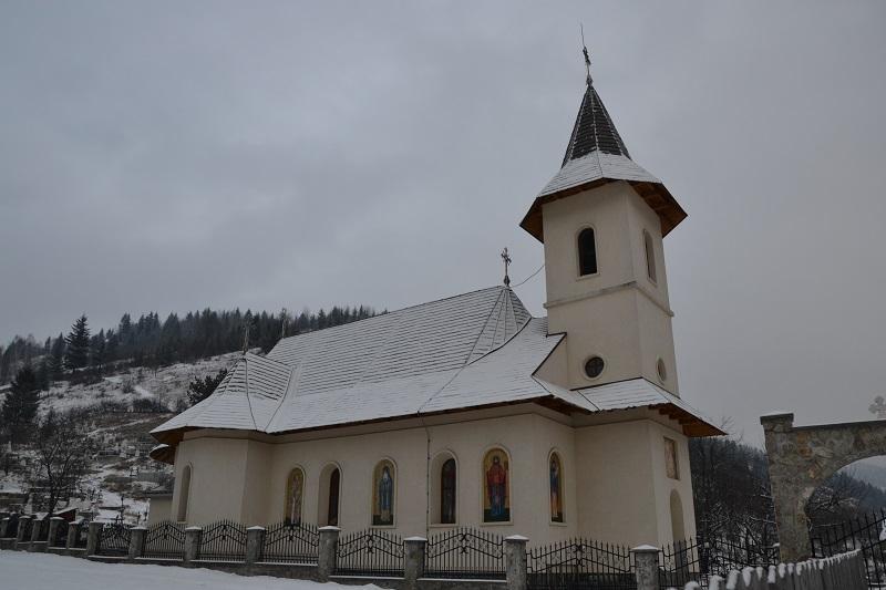 Biserica - vedere exterioară